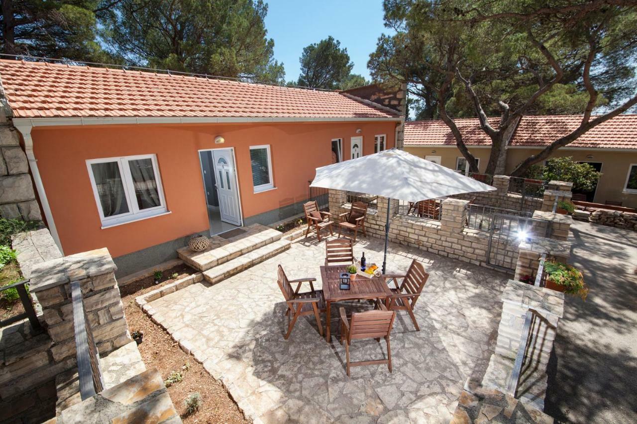 Apartments And Mobile Homes Makarska Exterior foto