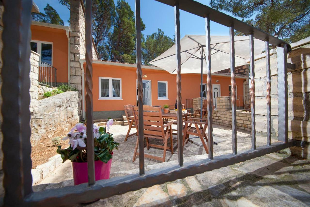 Apartments And Mobile Homes Makarska Exterior foto