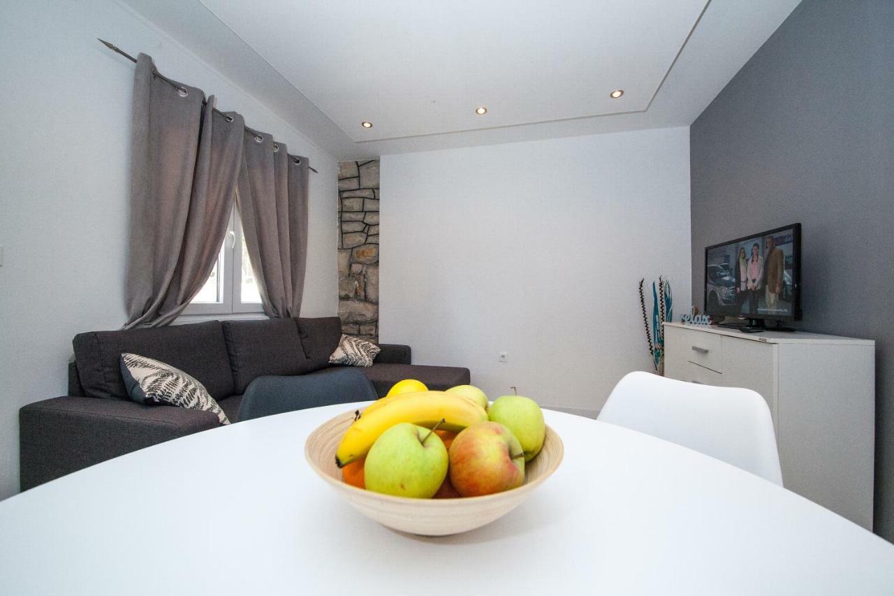 Apartments And Mobile Homes Makarska Exterior foto