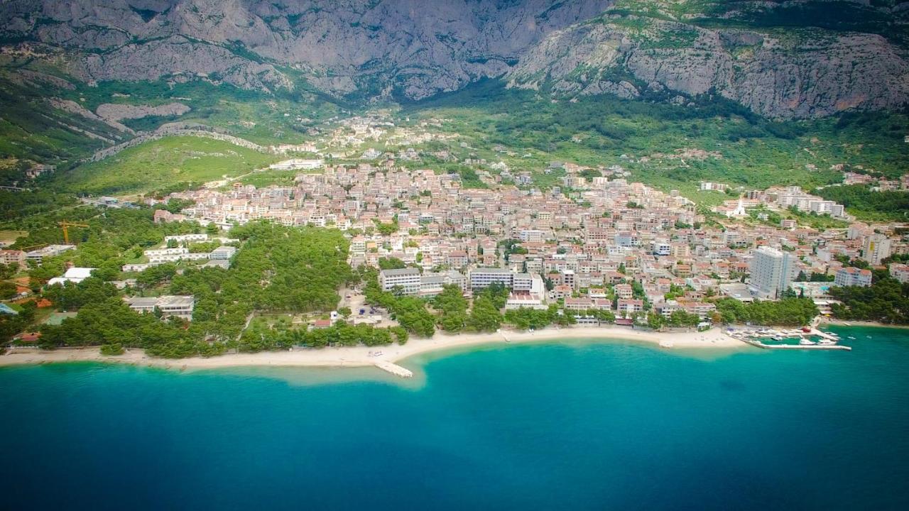 Apartments And Mobile Homes Makarska Exterior foto
