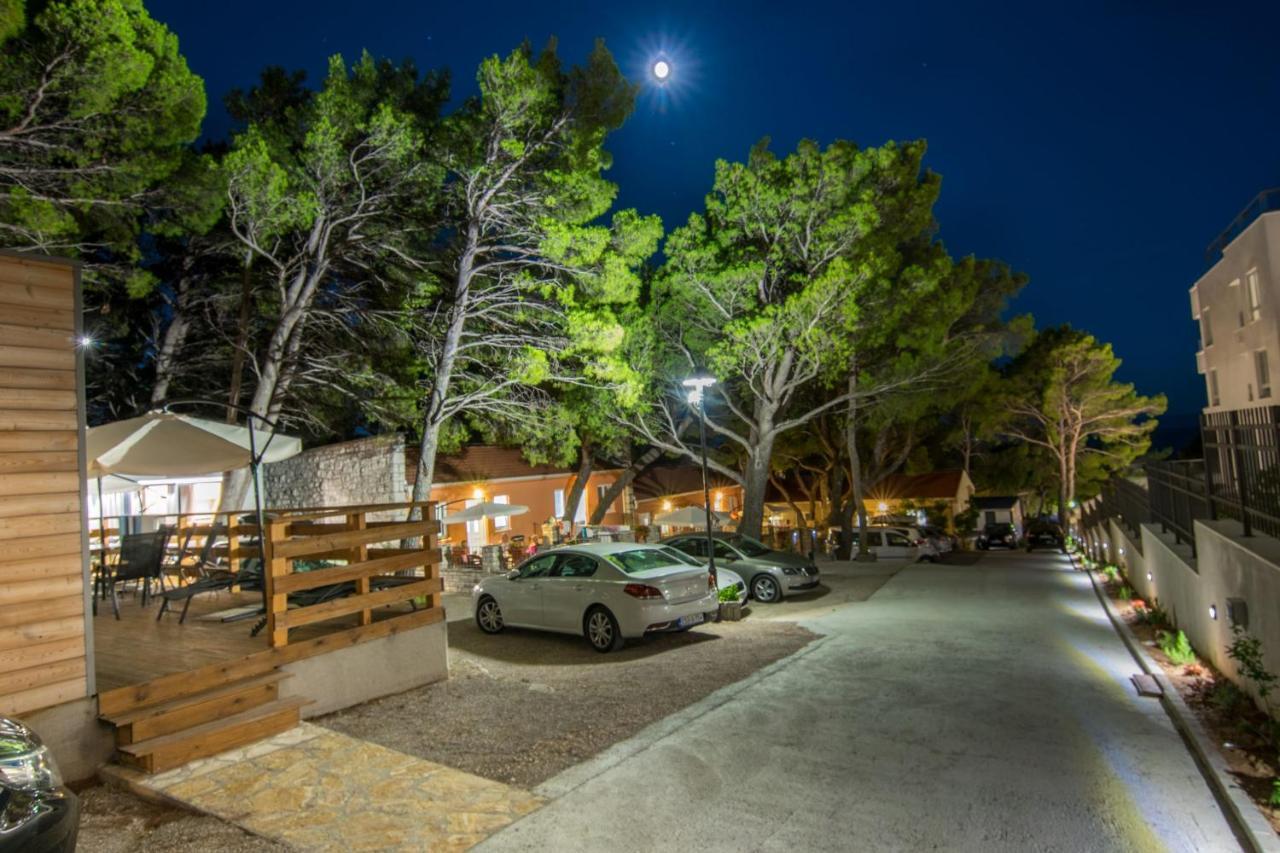 Apartments And Mobile Homes Makarska Exterior foto
